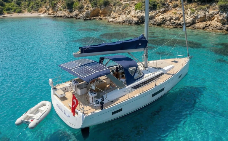 Tekneler için güneş paneli seçimi ve boyutlandırılması